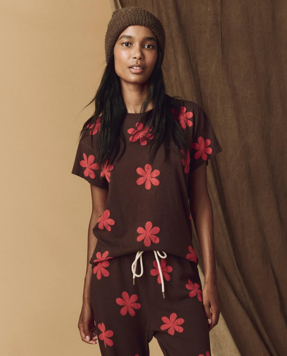 The Great. Novelty Tees & Sweats | The Hand Stamped Boxy Crew. Mocha With Hot Red Daisy - Women