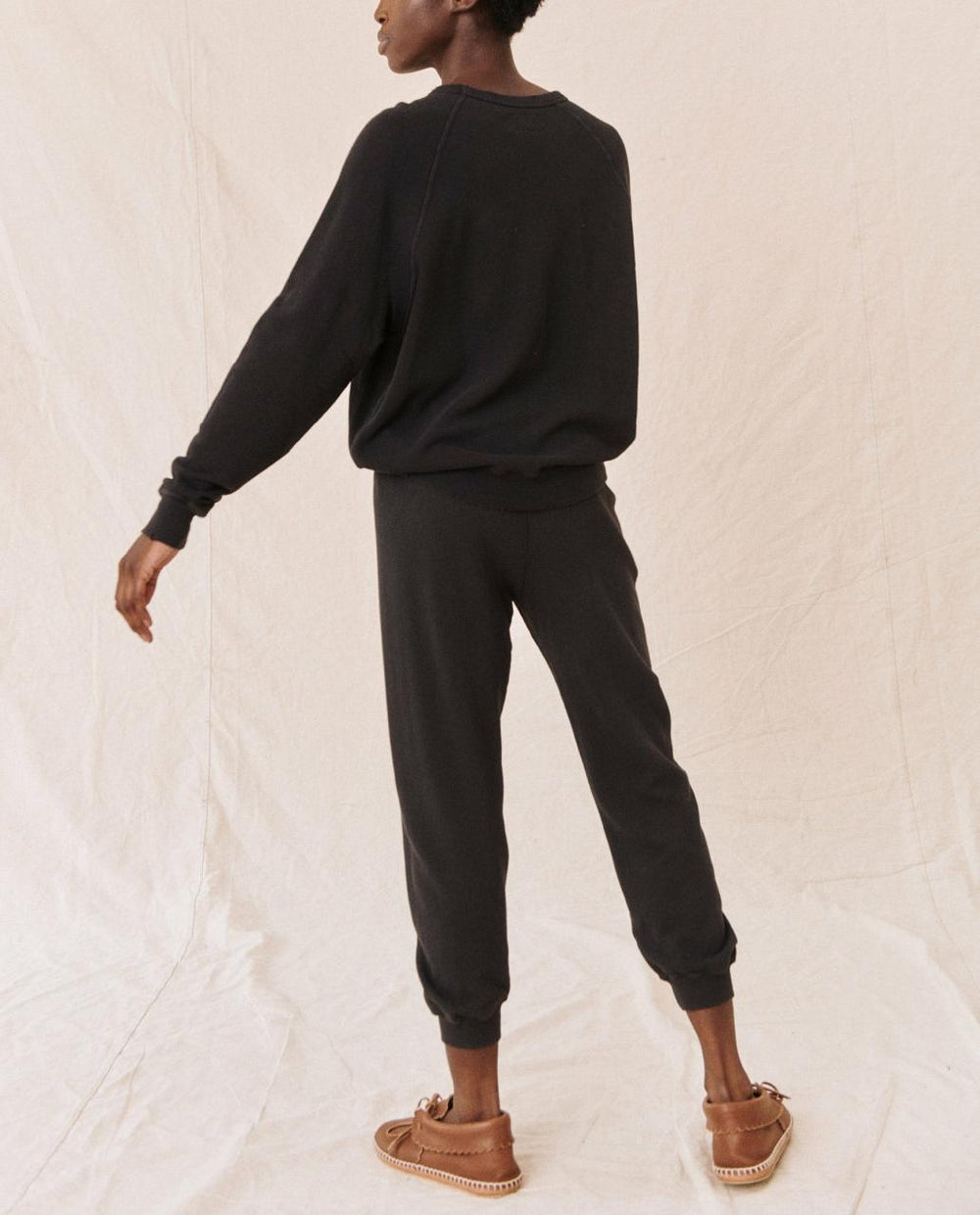 The Great. Sweatpants | The Cropped Sweatpant. Almost Black - Women