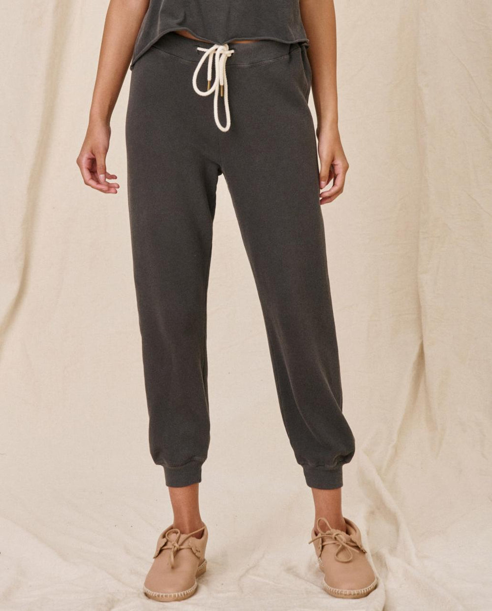 The Great. Sweatpants | The Cropped Sweatpant. Washed Black - Women