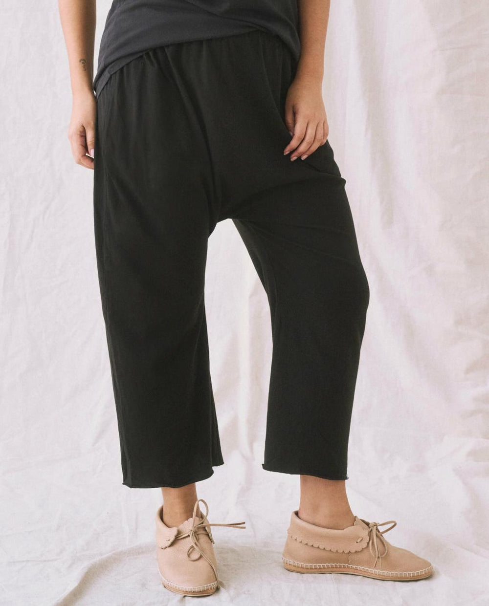 The Great. Sweatpants | The Jersey Crop. Almost Black - Women