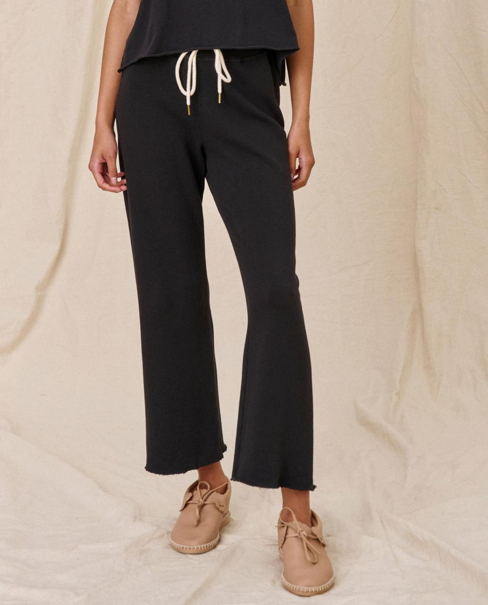 The Great. Sweatpants | The Wide Leg Cropped Sweatpant. Almost Black - Women