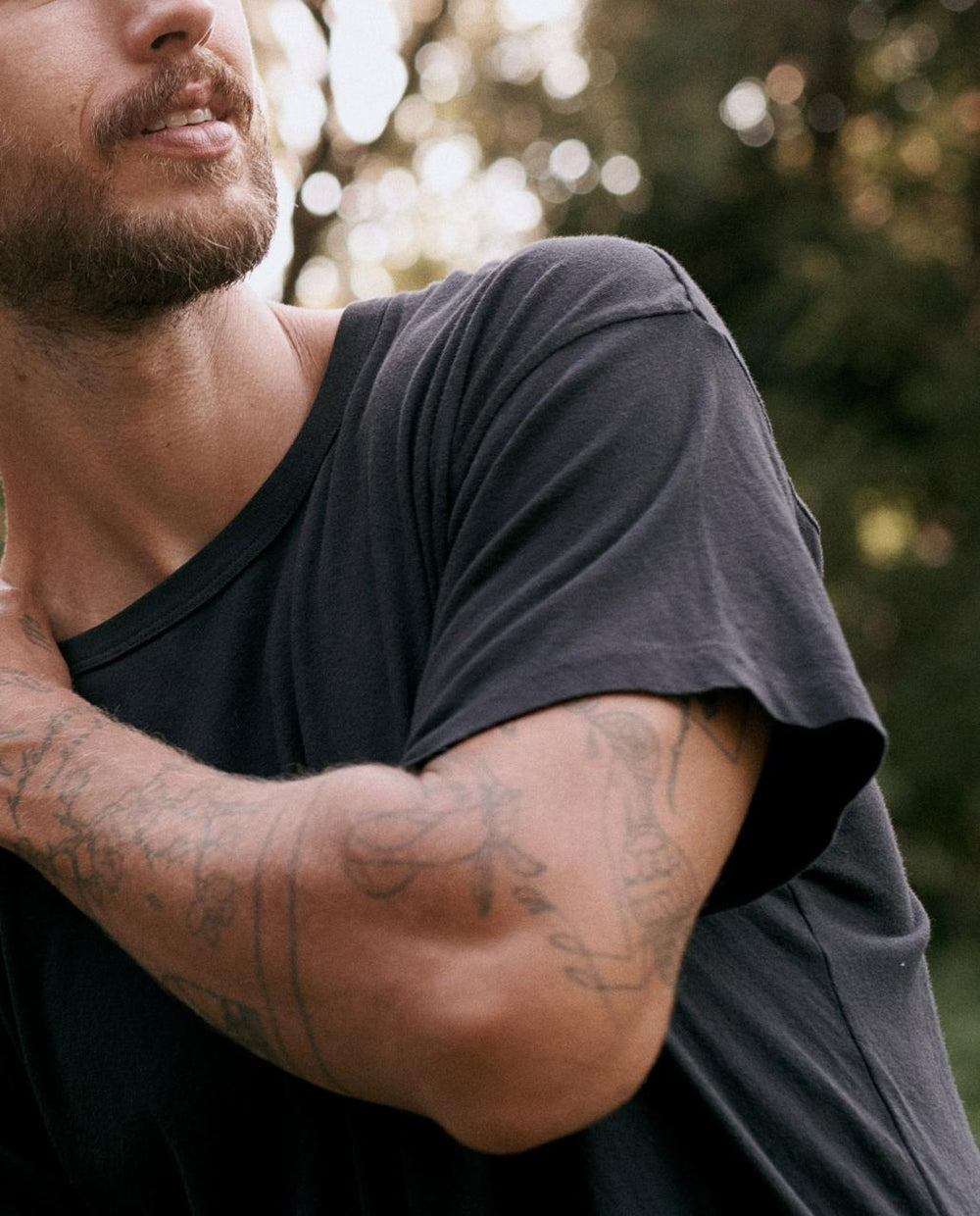 The Great. Tees & Sweats | The Men's Boxy Crew. Almost Black - Men