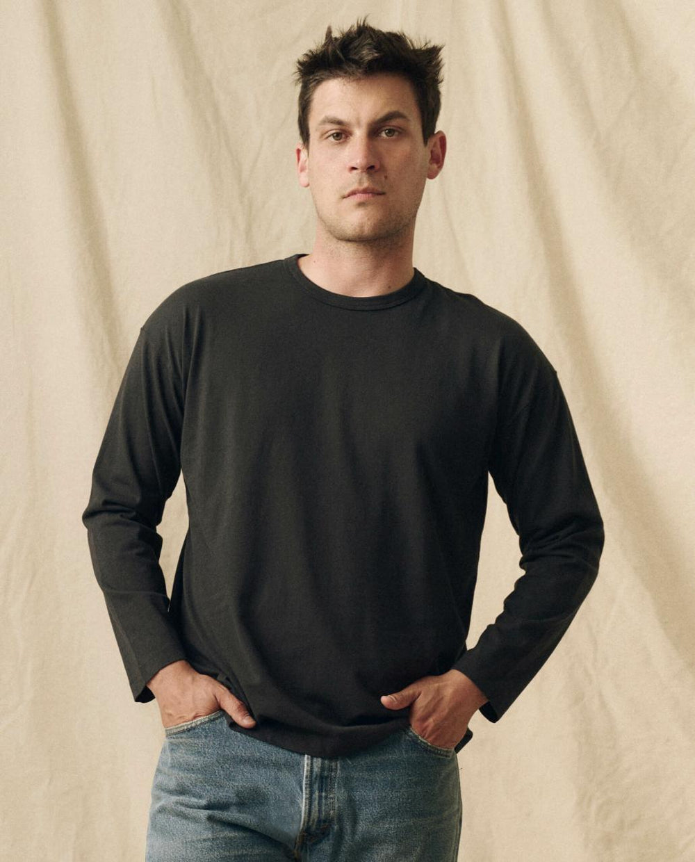 The Great. Tees & Sweats | The Men's Pure Knits Long Sleeve Boxy Crew. Solid Almost Black - Men