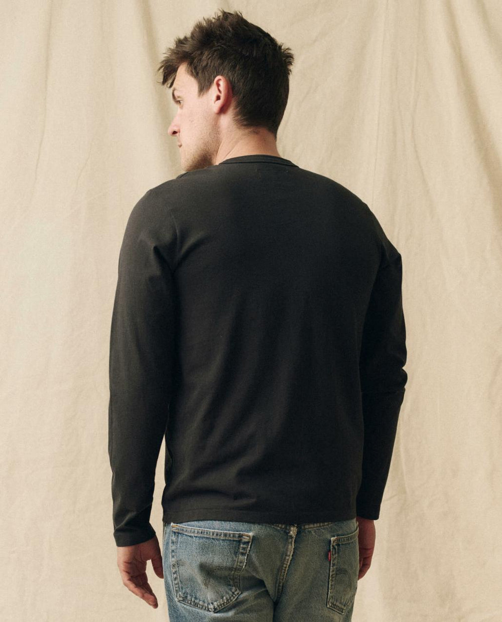 The Great. Tees & Sweats | The Men's Pure Knits Long Sleeve Slim Crew. Solid Almost Black - Men