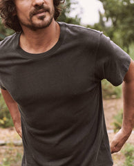 The Great. Tees & Sweats | The Men's Slim Tee. Almost Black - Men