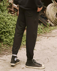 The Great. Tees & Sweats | The Men's Stadium Sweatpant. Almost Black - Men