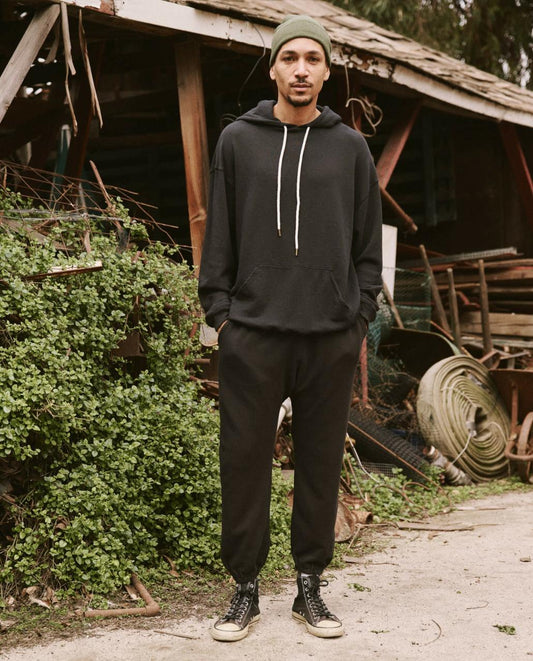 The Great. Tees & Sweats | The Men's Stadium Sweatpant. Almost Black - Men
