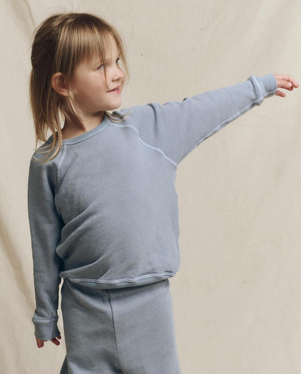 The Great. Tees & Sweats | The Little College Sweatshirt. Solid Big Sky - Kids