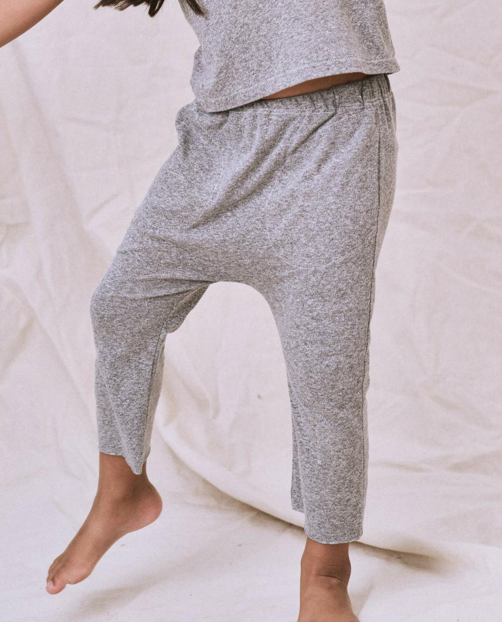 The Great. Tees & Sweats | The Little Jersey Crop. Heather Grey - Kids