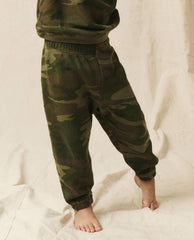 The Great. Tees & Sweats | The Little Stadium Sweatpant. Novelty Deep Woods Camo - Kids