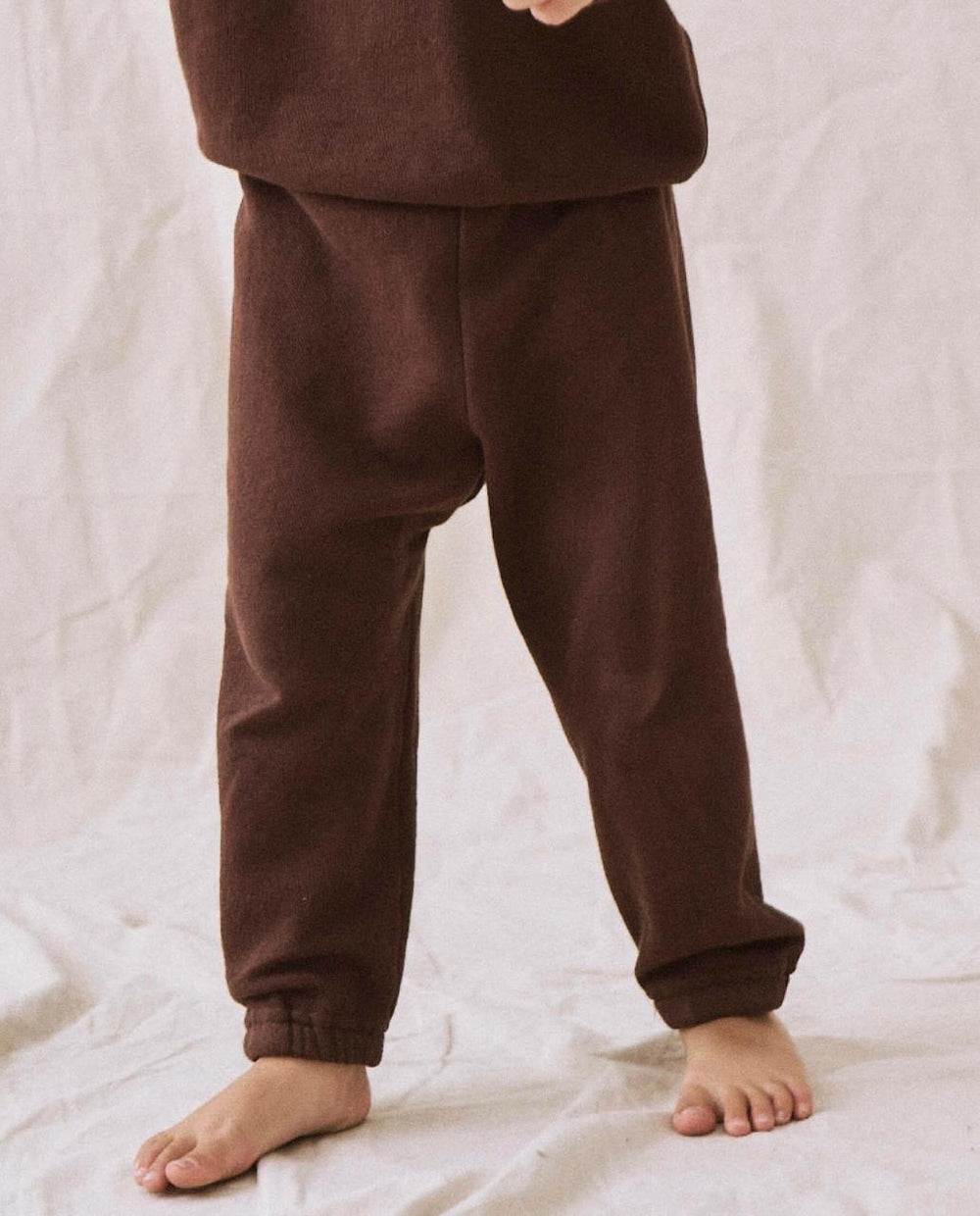 The Great. Tees & Sweats | The Little Stadium Sweatpant. Solid Toasted Walnut - Kids