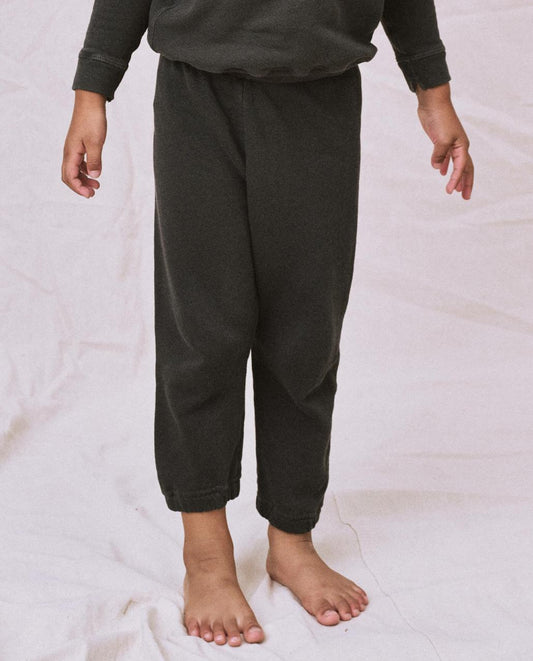 The Great. Tees & Sweats | The Little Stadium Sweatpant. Solid Washed Black - Kids
