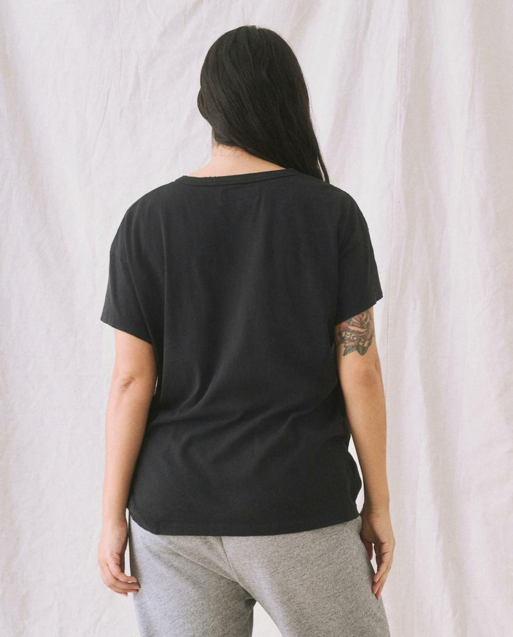 The Great. Tees | The Boxy Crew. Almost Black - Women