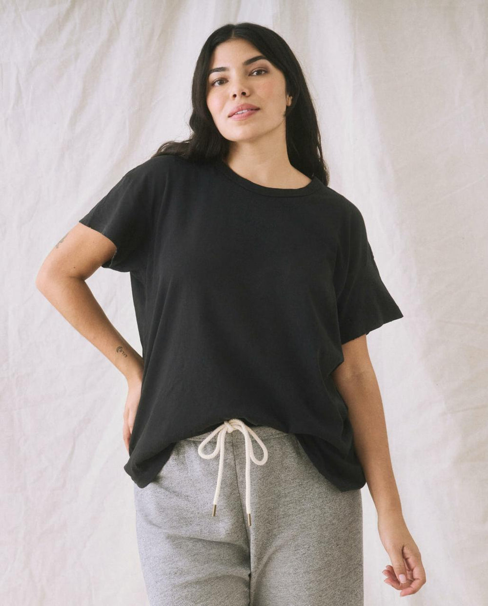 The Great. Tees | The Boxy Crew. Almost Black - Women