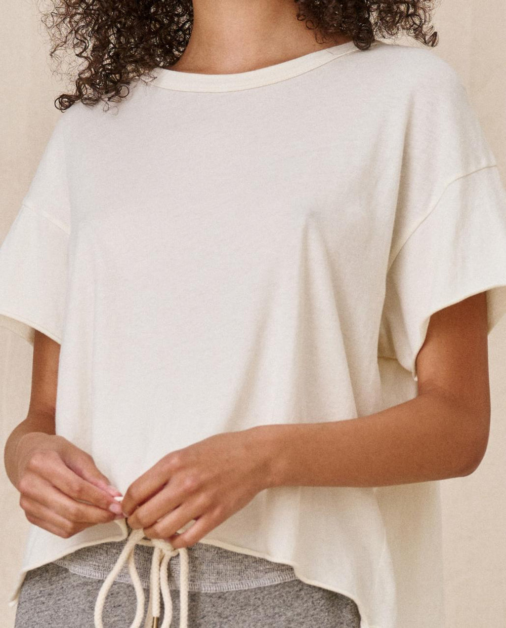 The Great. Tees | The Crop Tee. Solid Washed White - Women