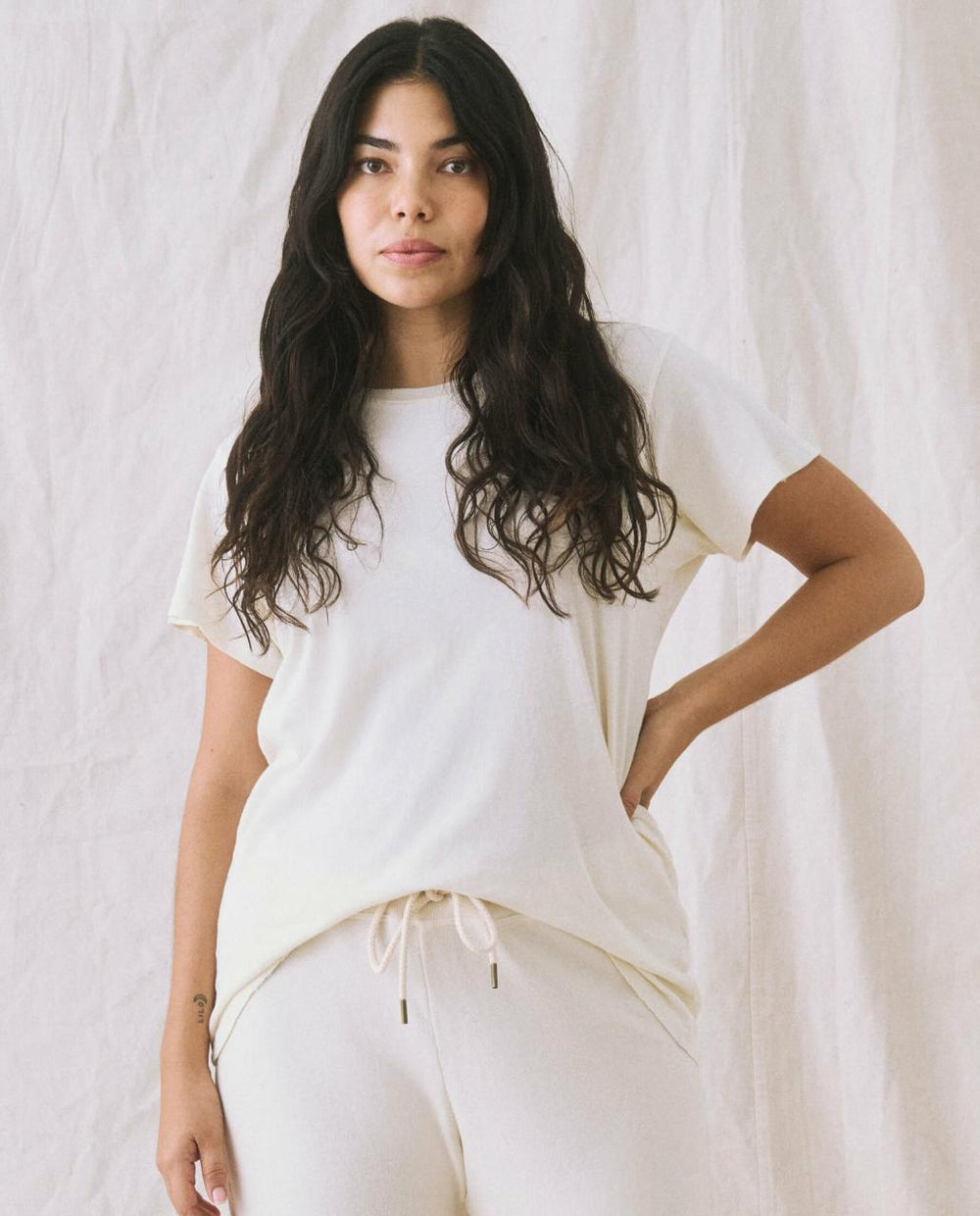 The Great. Tees | The Slim Tee. Washed White - Women