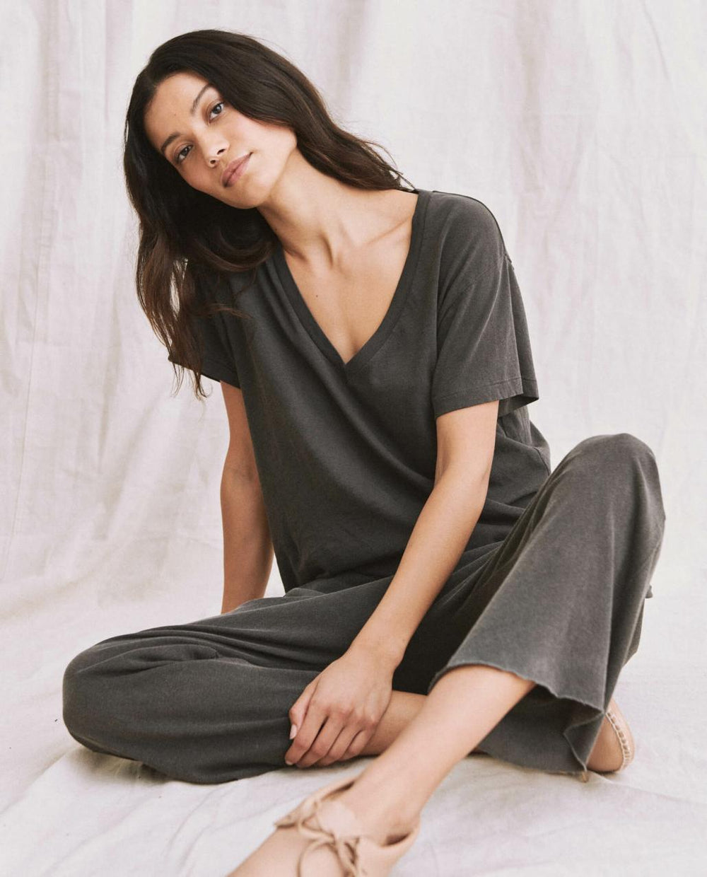 The Great. Tees | The V Washed Black - Women