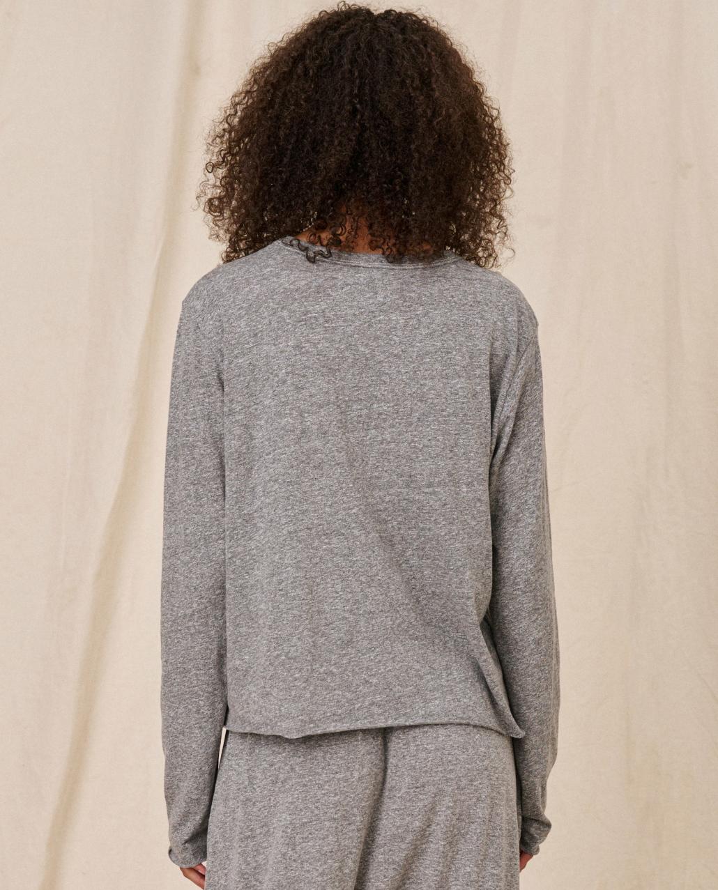The Great. Long Sleeve Tees | The Long Sleeve Crop Tee. Heather Grey - Women