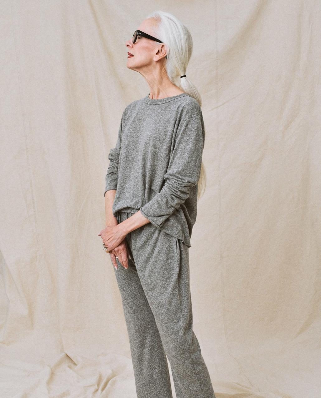 The Great. Long Sleeve Tees | The Long Sleeve Crop Tee. Heather Grey - Women