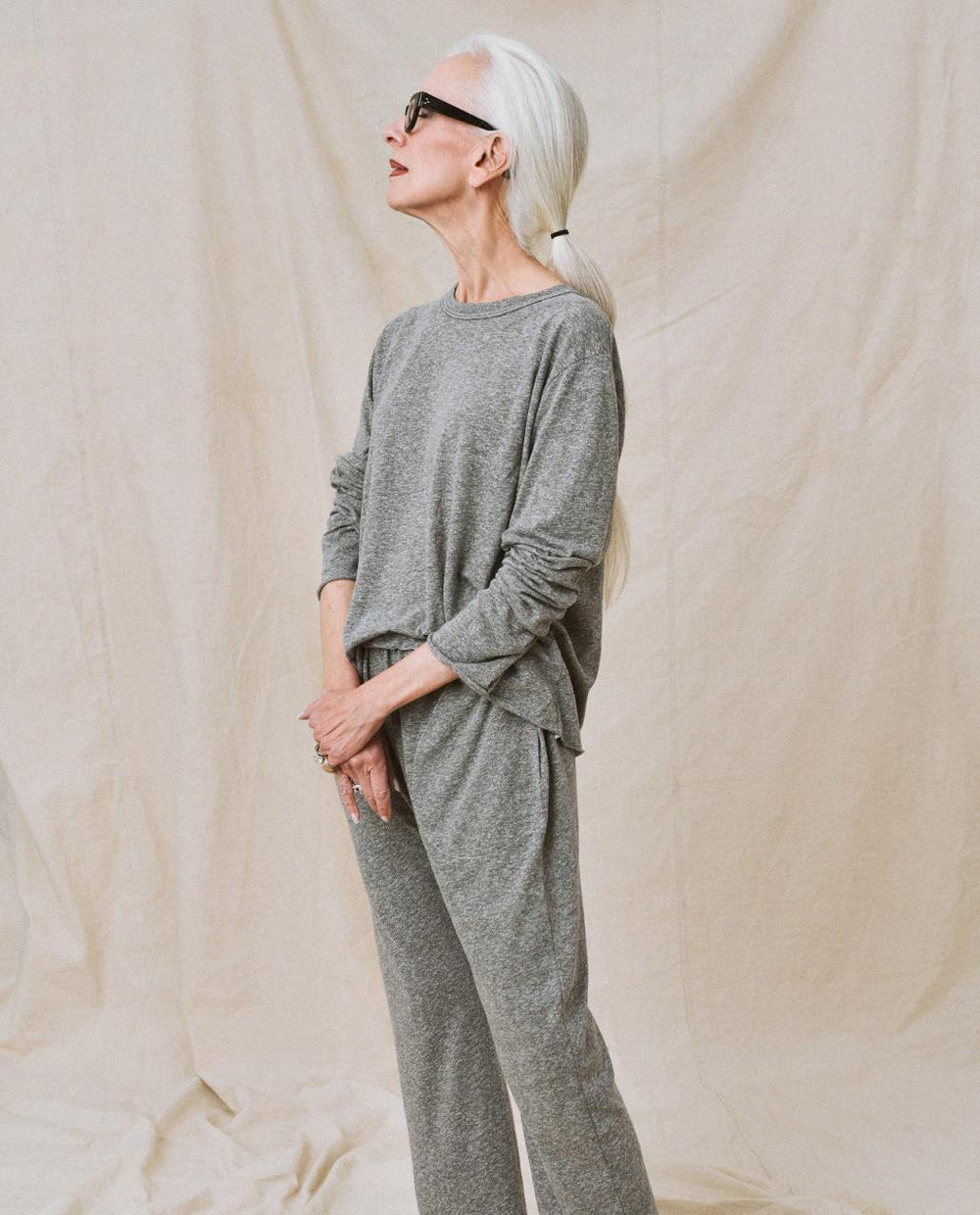 The Great. Long Sleeve Tees | The Long Sleeve Crop Tee. Heather Grey - Women