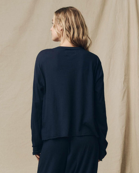 The Great. Long Sleeve Tees | The Long Sleeve Crop Tee. True Navy - Women