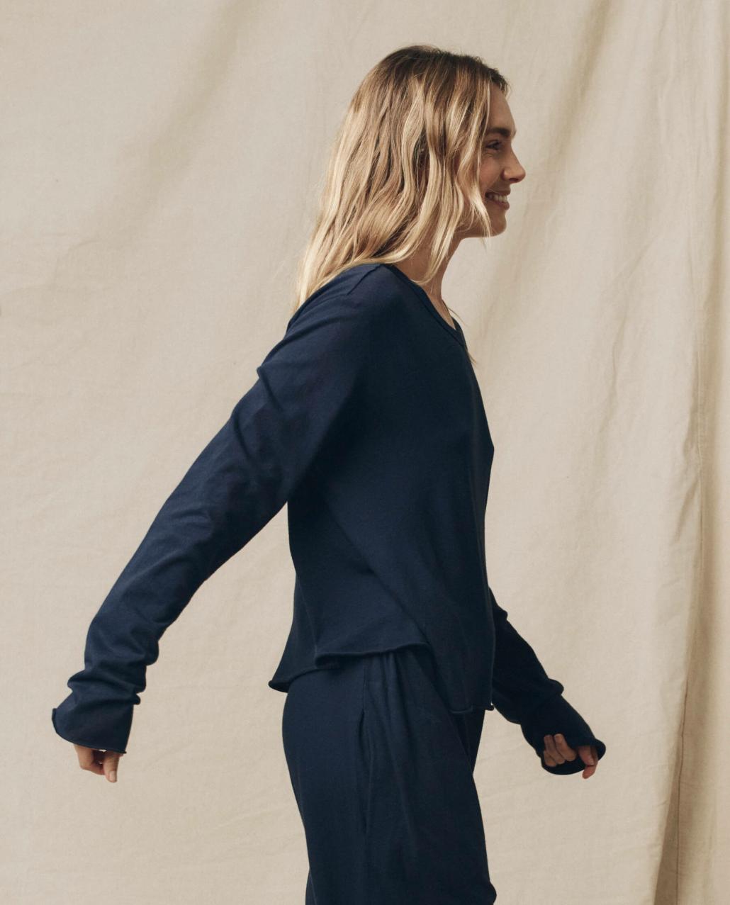 The Great. Long Sleeve Tees | The Long Sleeve Crop Tee. True Navy - Women