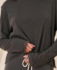 The Great. Long Sleeve Tees | The Long Sleeve Crop Tee. Washed Black - Women