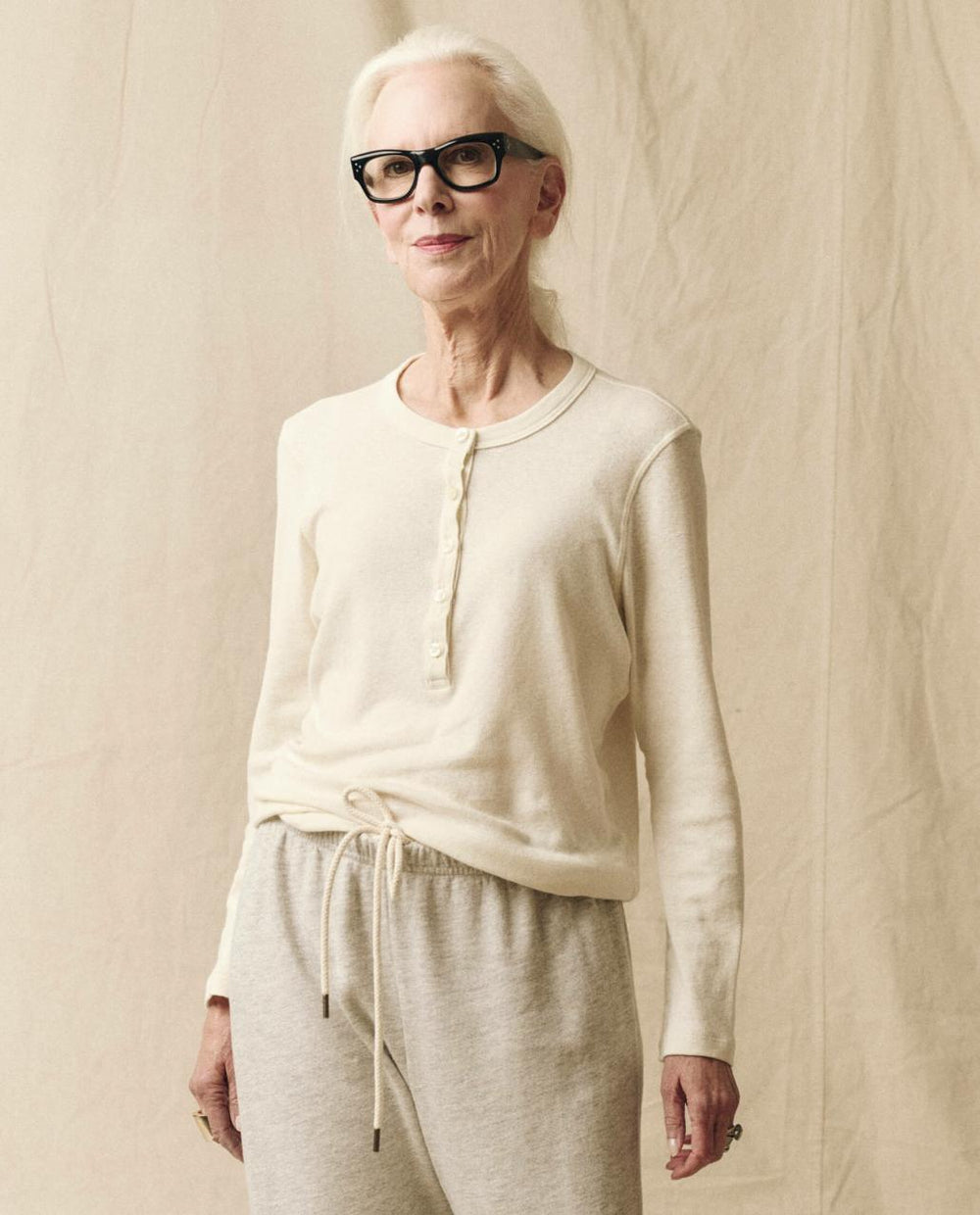 The Great. Long Sleeve Tees | The Recycled Rib Slim Henley. Snow - Women