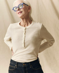 The Great. Long Sleeve Tees | The Recycled Rib Slim Henley. Snow - Women