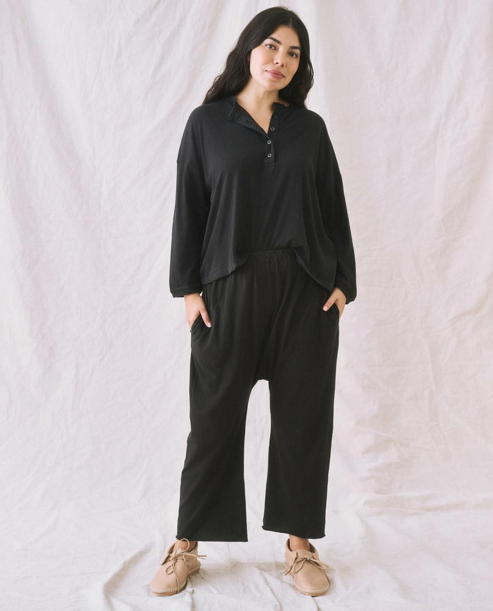 The Great. Long Sleeve Tees | The Shrunken Henley. Almost Black - Women