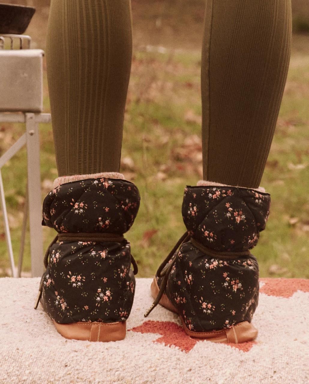 The Great. Shoes | The Down Quilted Puffer Slipper. Wilderness Floral And Powder Pink - Women