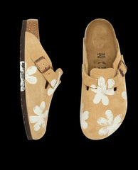 The Great. Shoes | The Hand Stamped BIRKENSTOCK Boston. Latte With Cream Daisy - Women