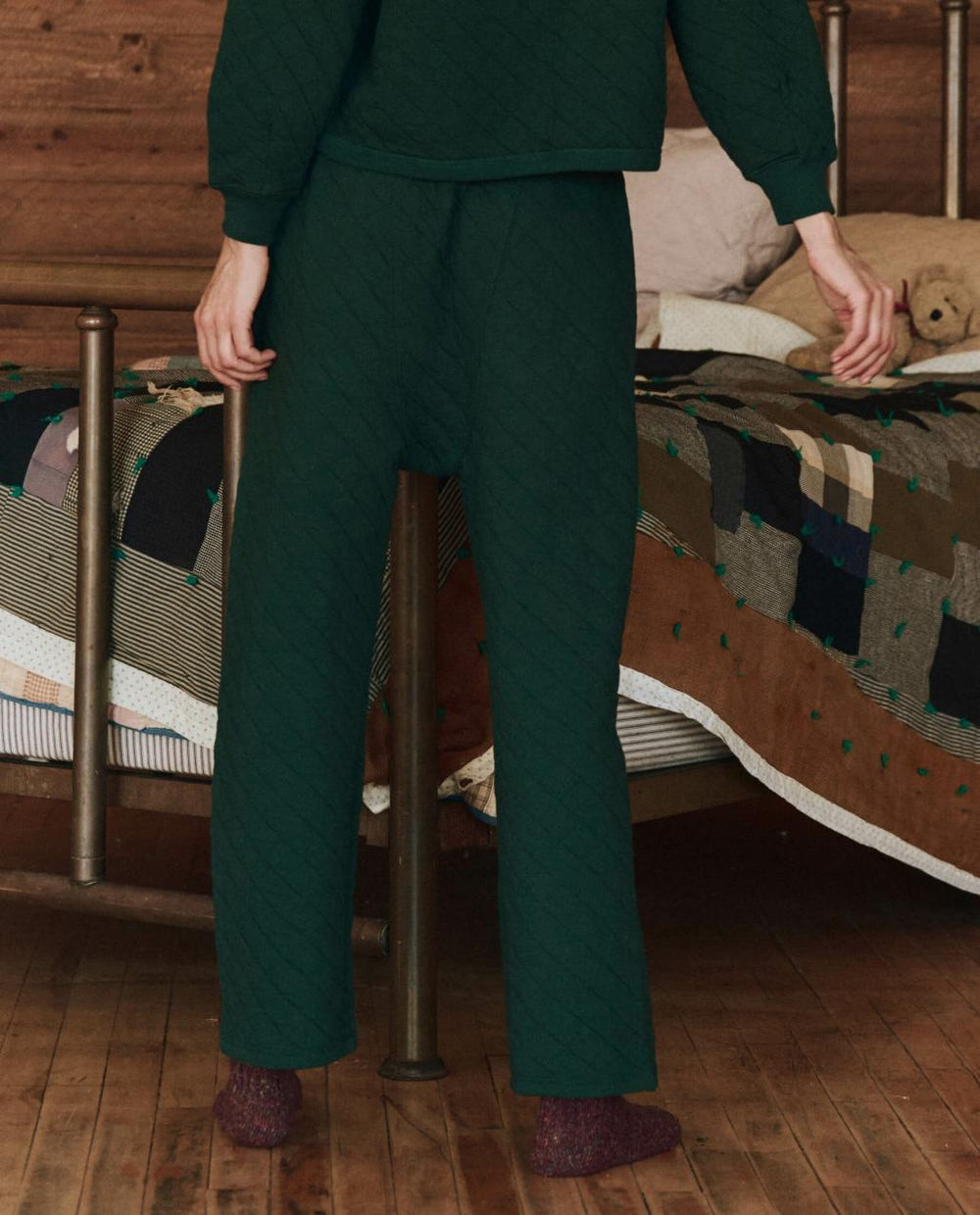 The Great. Sleep Bottoms | The Quilted Pajama Pant. Pine - Women