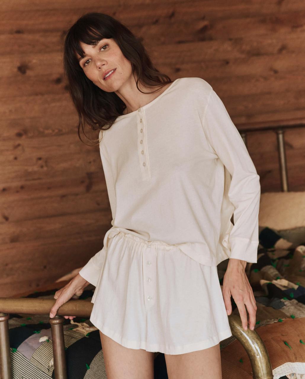 The Great. Sleep Tops | The Crop Sleep Henley. Washed White - Women