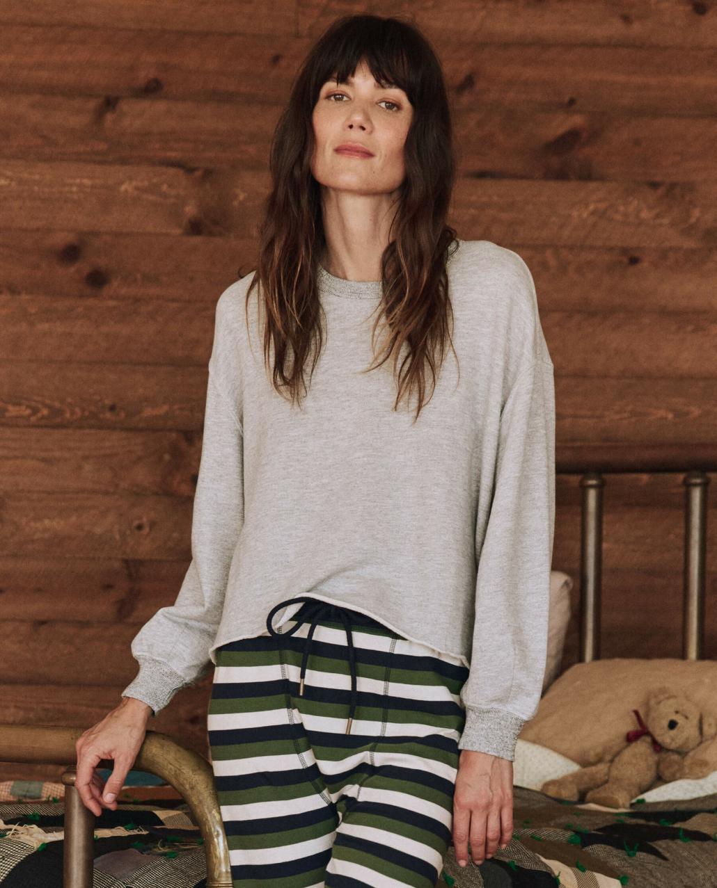 The Great. Sleep Tops | The Sleep Cut Off Sweatshirt. Light Heather Grey - Women