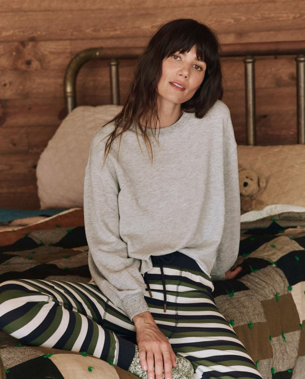 The Great. Sleep Tops | The Sleep Cut Off Sweatshirt. Light Heather Grey - Women