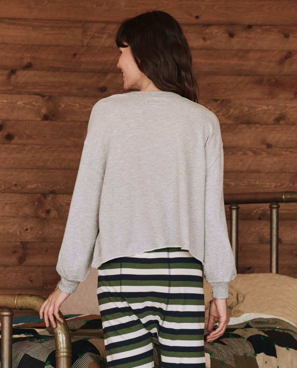 The Great. Sleep Tops | The Sleep Cut Off Sweatshirt. Light Heather Grey - Women