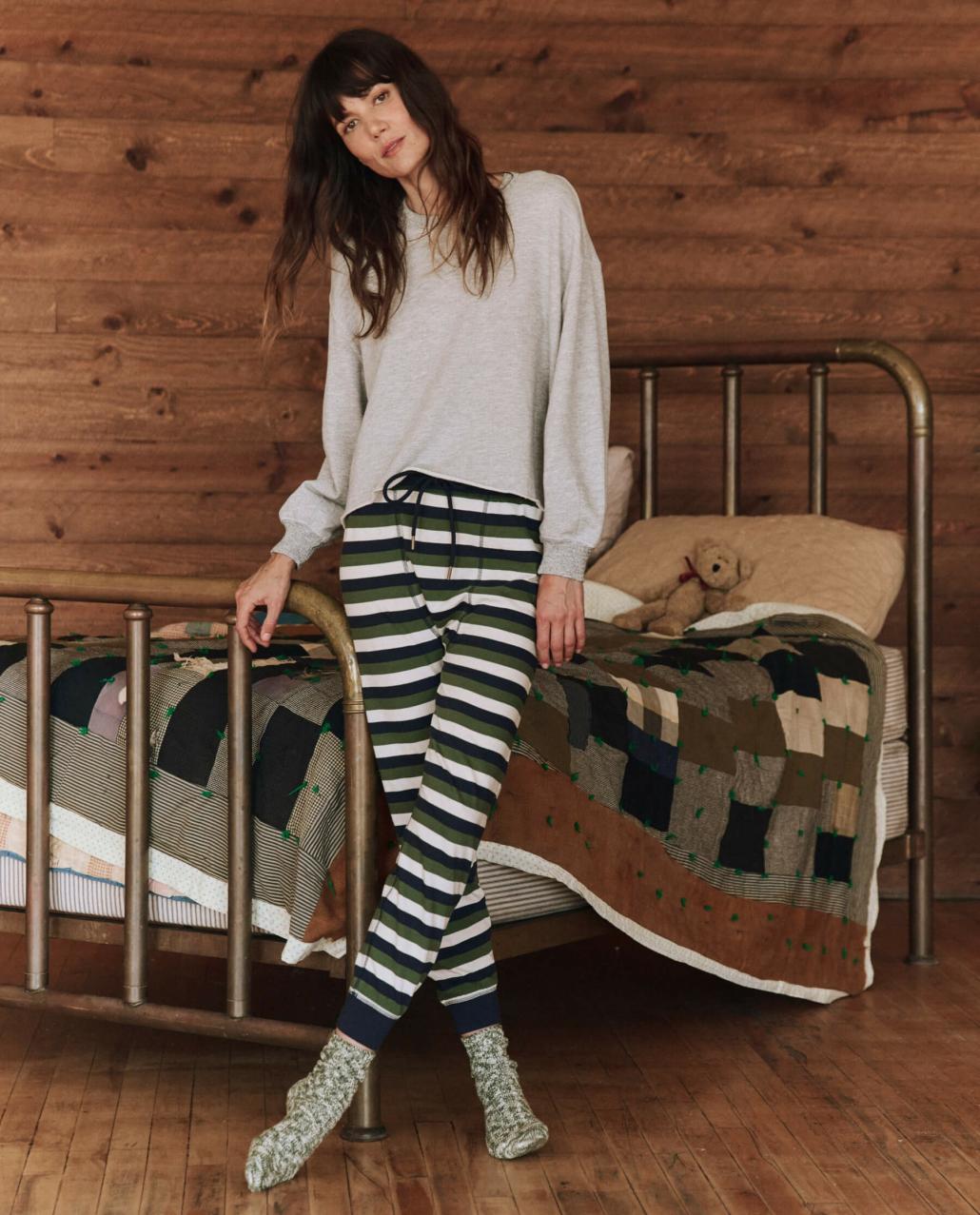 The Great. Sleep Tops | The Sleep Cut Off Sweatshirt. Light Heather Grey - Women