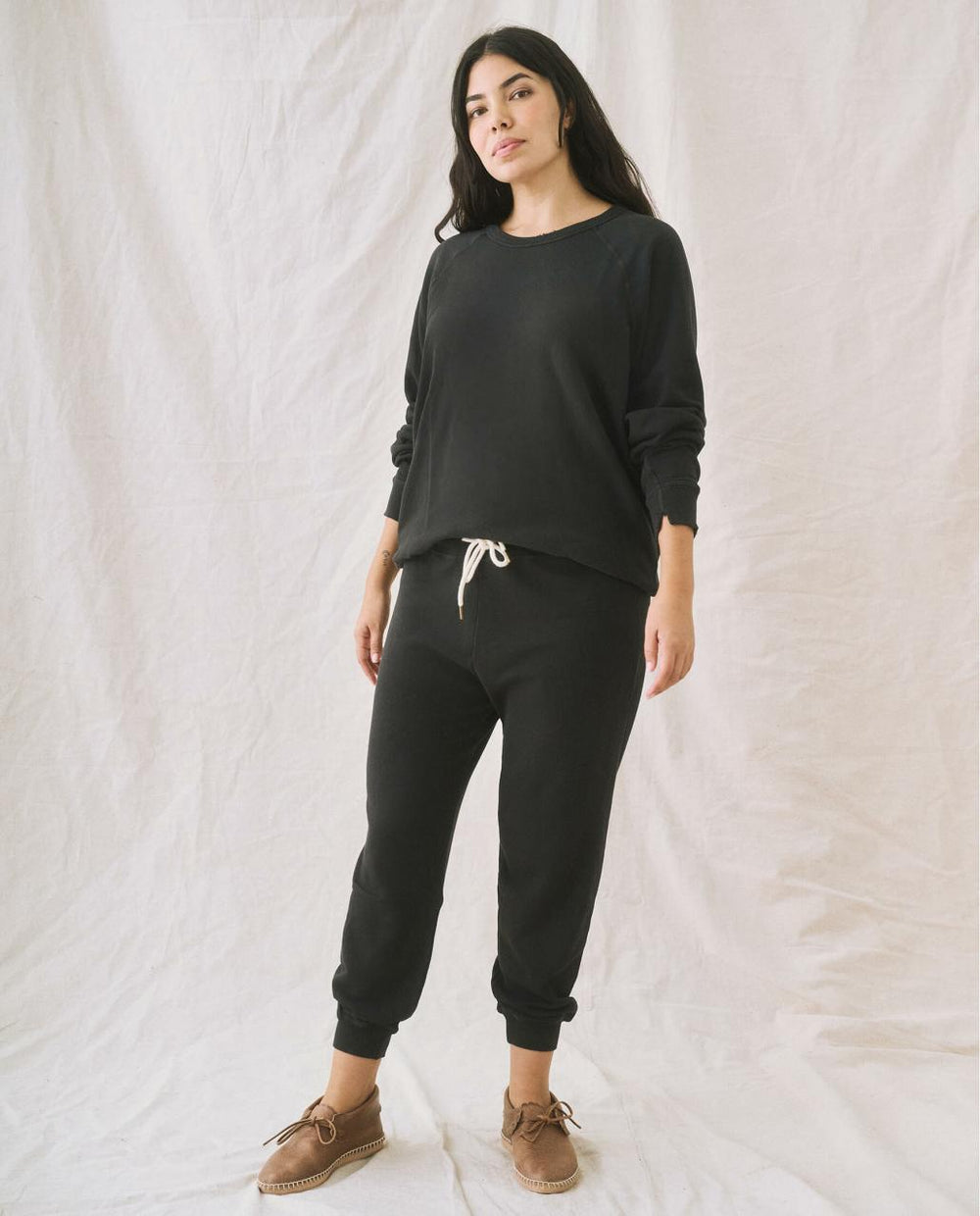 The Great. Sweatpants | The Cropped Sweatpant. Almost Black - Women