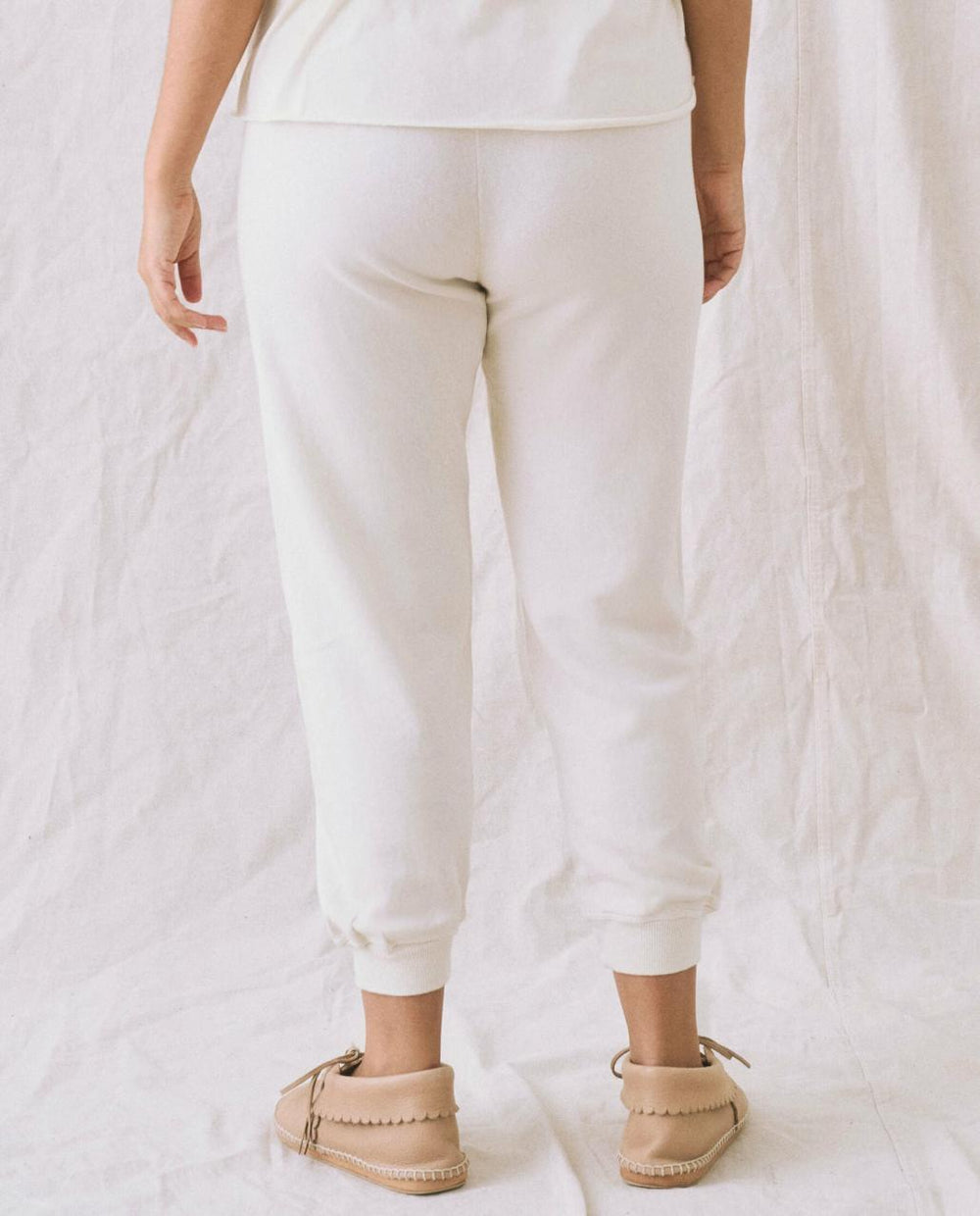 The Great. Sweatpants | The Cropped Sweatpant. Washed White - Women