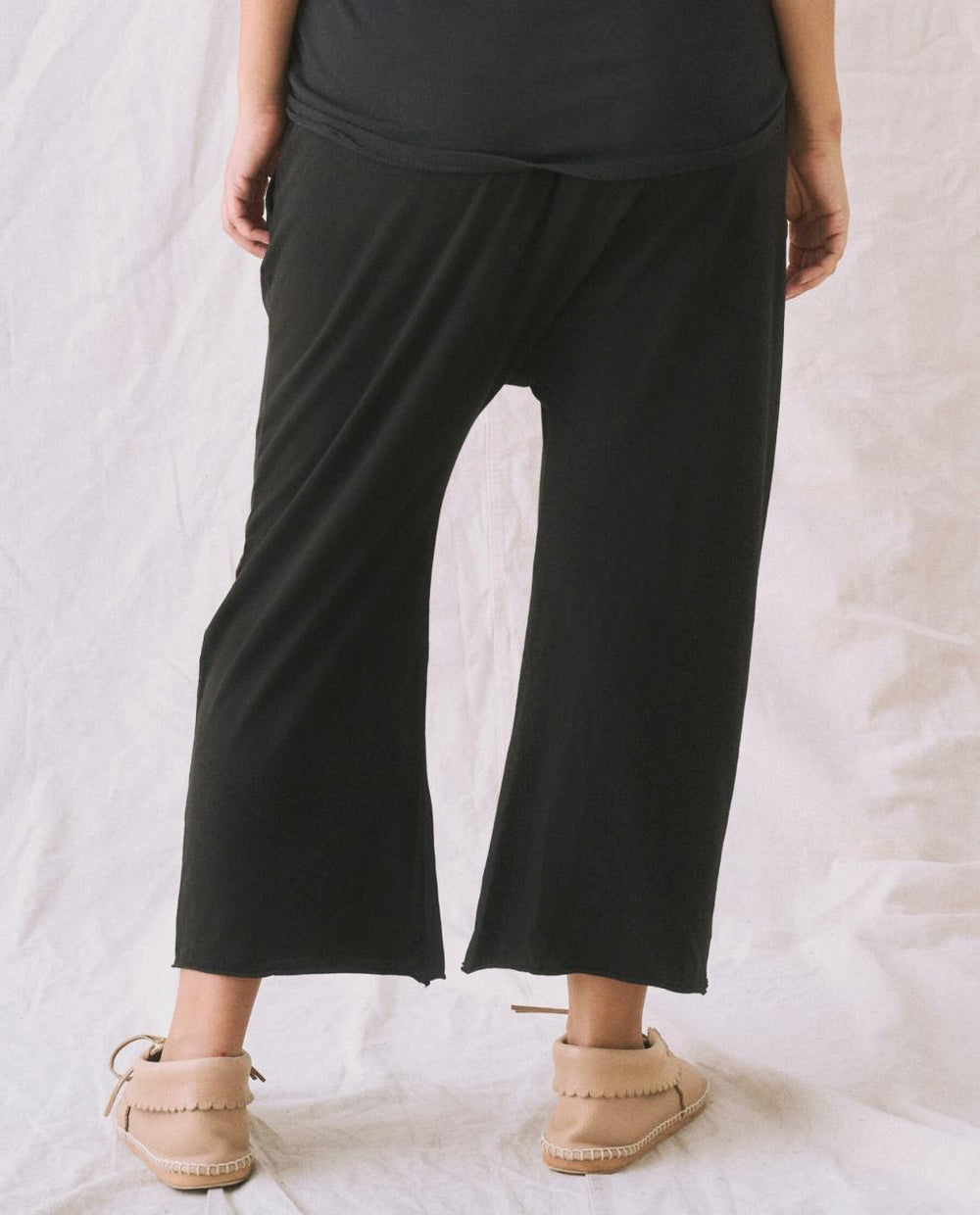 The Great. Sweatpants | The Jersey Crop. Almost Black - Women
