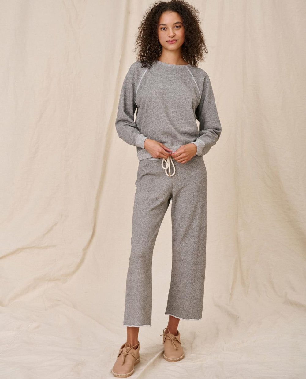 The Great. Sweatpants | The Wide Leg Cropped Sweatpant. Varsity Grey - Women