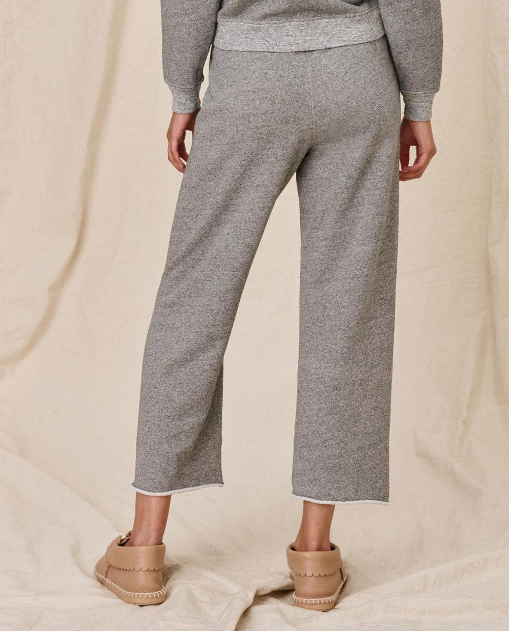 The Great. Sweatpants | The Wide Leg Cropped Sweatpant. Varsity Grey - Women