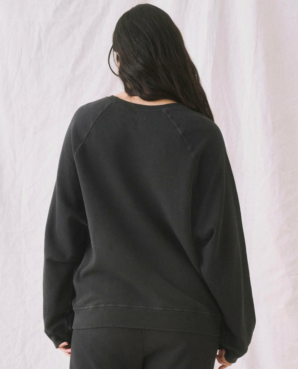 The Great. Sweatshirts | The Slouch Sweatshirt. Solid Almost Black - Women