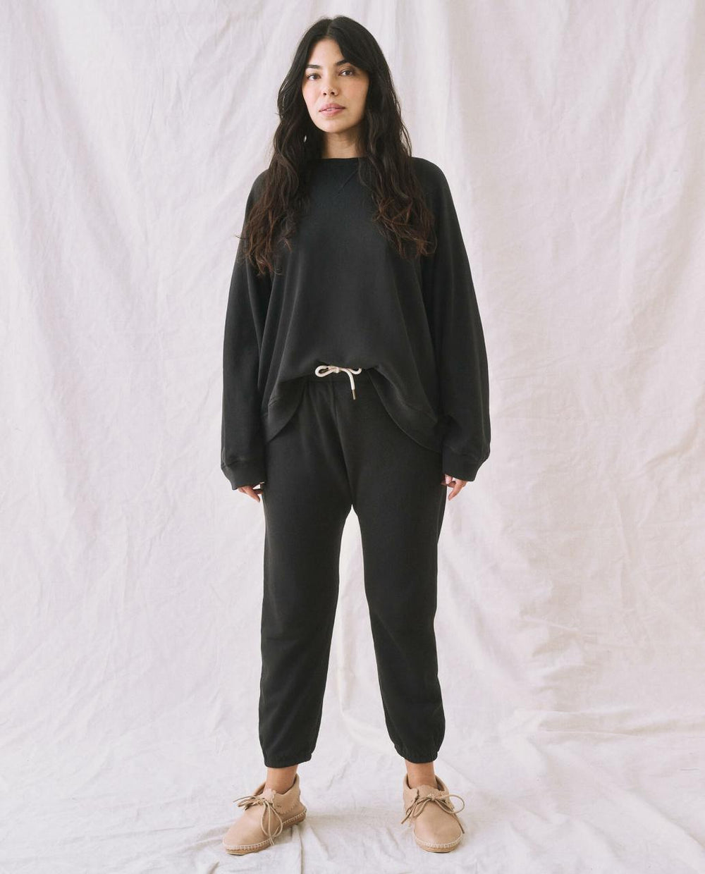 The Great. Sweatshirts | The Slouch Sweatshirt. Solid Almost Black - Women