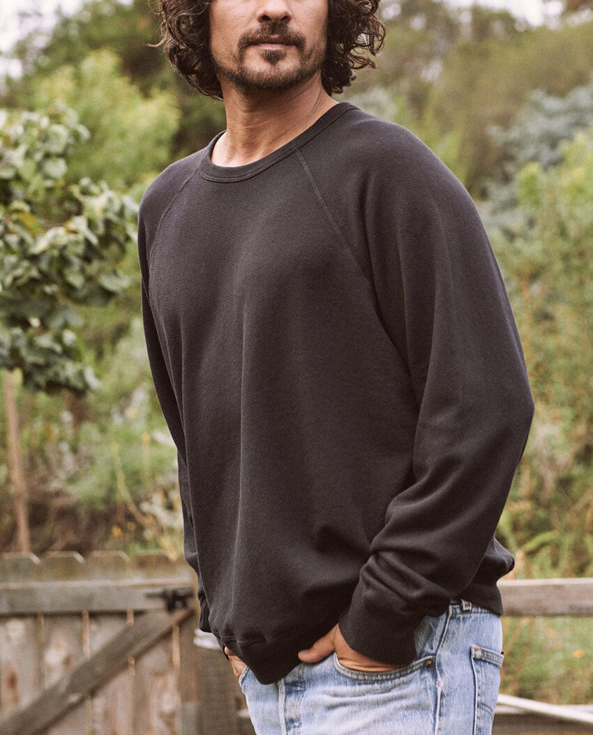 The Great. Tees &amp; Sweats | The Men&#039;s College Sweatshirt. Almost Black - Men