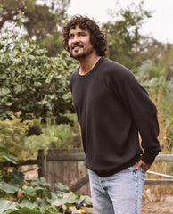 The Great. Tees &amp; Sweats | The Men&#039;s College Sweatshirt. Almost Black - Men