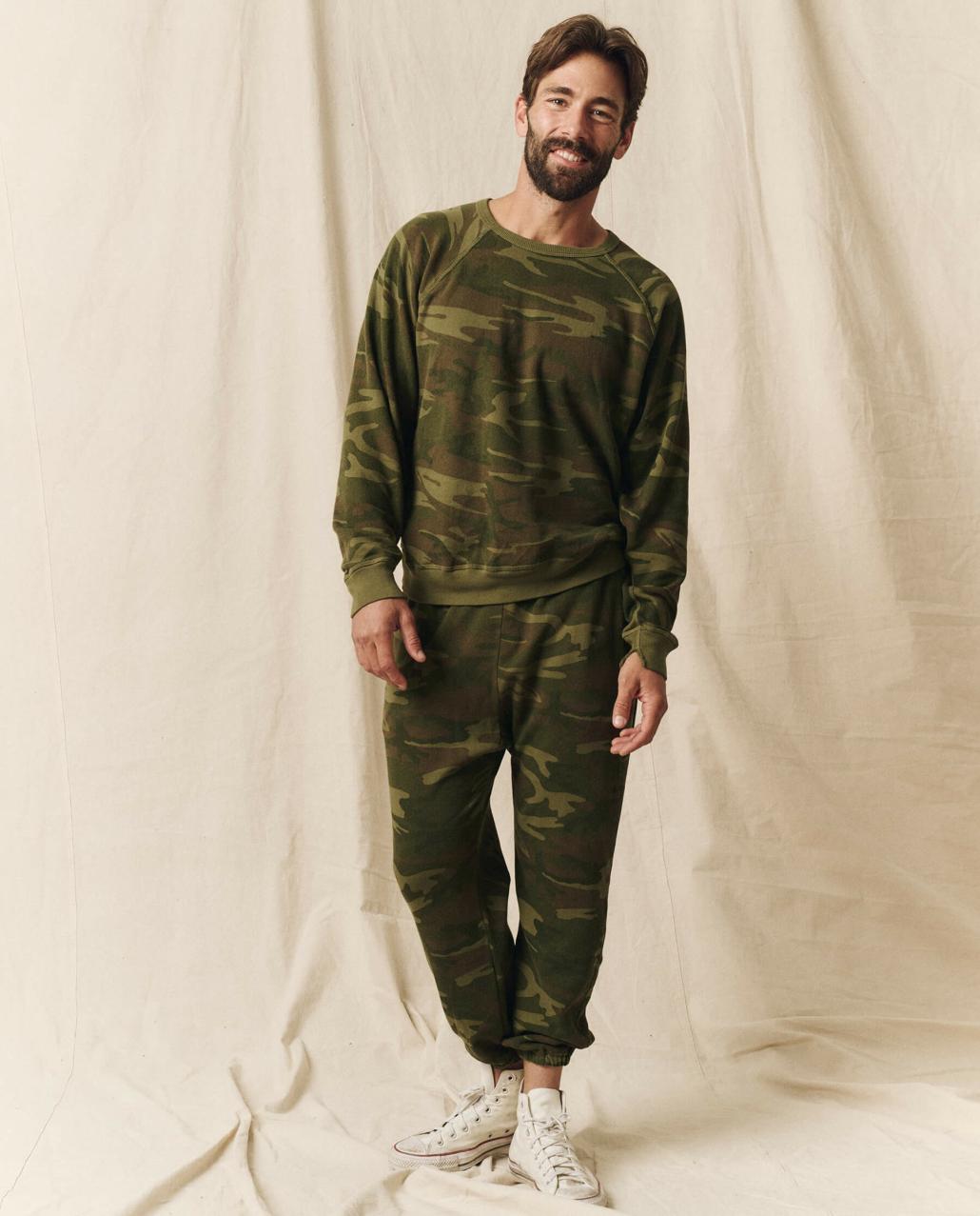 The Great. Tees &amp; Sweats | The Men&#039;s College Sweatshirt. Deep Woods Camo - Men
