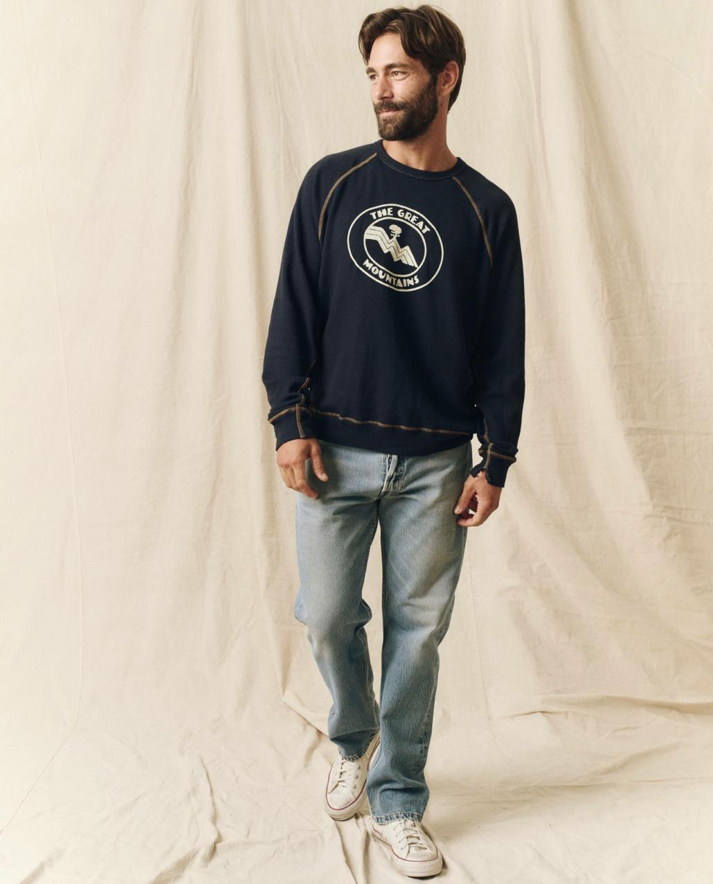 The Great. Tees &amp; Sweats | The Men&#039;s College Sweatshirt. Graphic Stargazer Blue With Mountain - Men