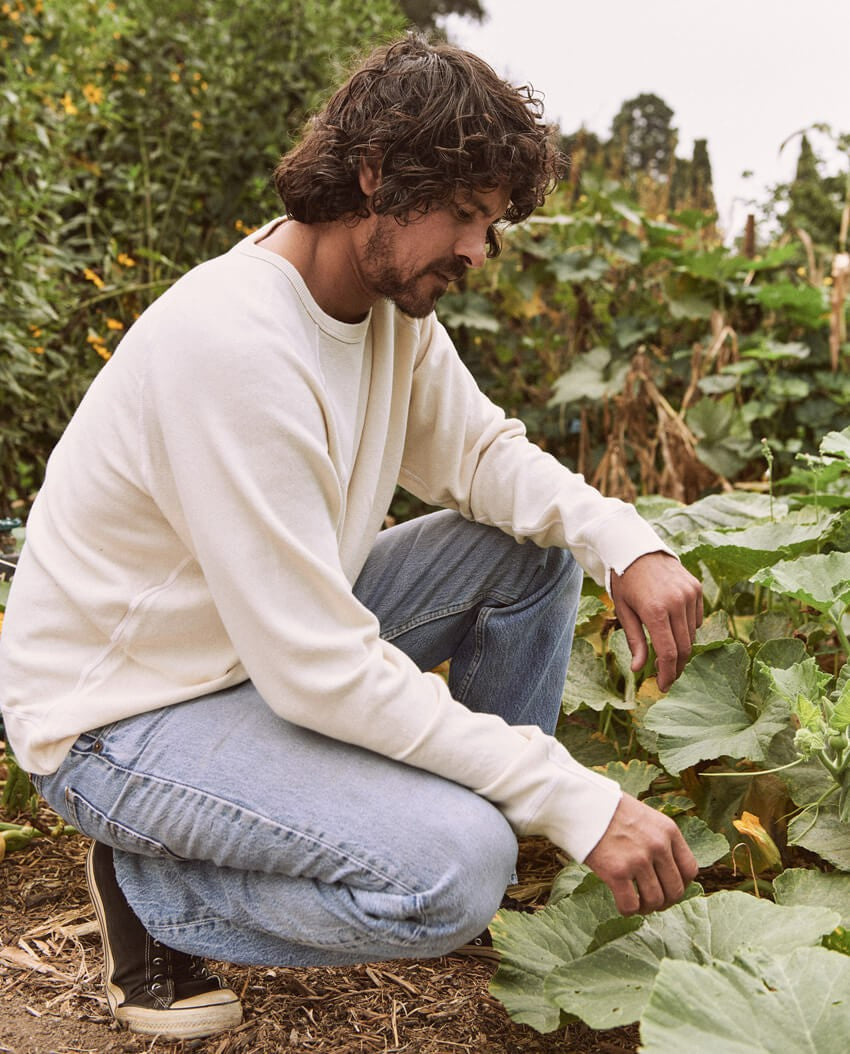 The Great. Tees &amp; Sweats | The Men&#039;s College Sweatshirt. Washed White - Men
